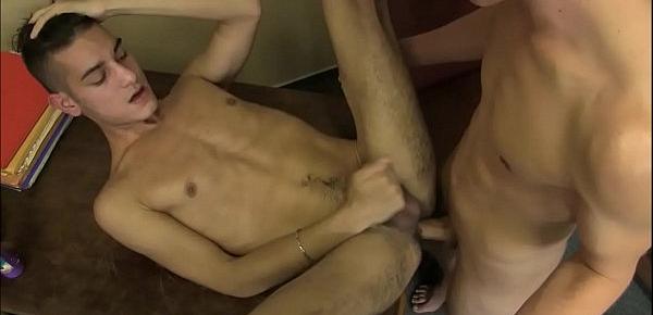  Robby Barrera and Andrew Kitt Enjoying Sex Massage